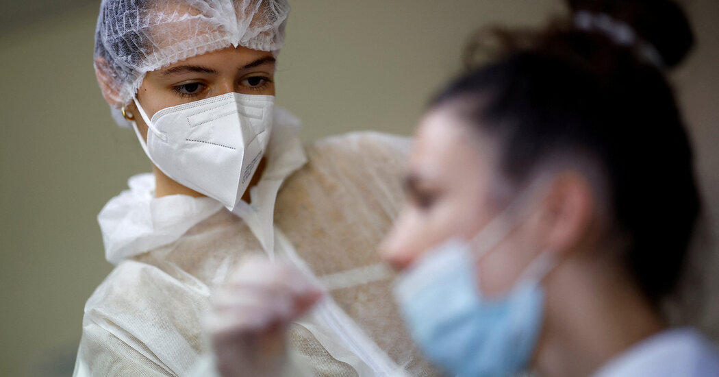 Featured image for I’m a Virologist, and I’m Setting the Record Straight on Variants and Reinfections