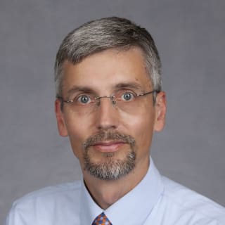 Oliver Lenz, MD, Nephrology, Patchogue, NY