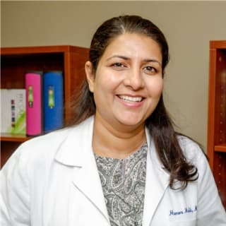 Humera Malik, MD, Internal Medicine, Vienna, VA