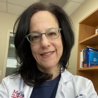 Pamela Mund, MD, Internal Medicine, Bronx, NY