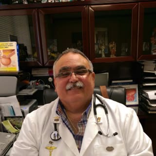 Kevin Toro, MD, Internal Medicine, Yauco, PR